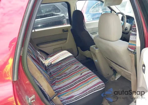 2011 Ford Escape Xlt z USA, uszkodzony, nr VIN 1FMCU0D76BKA74180